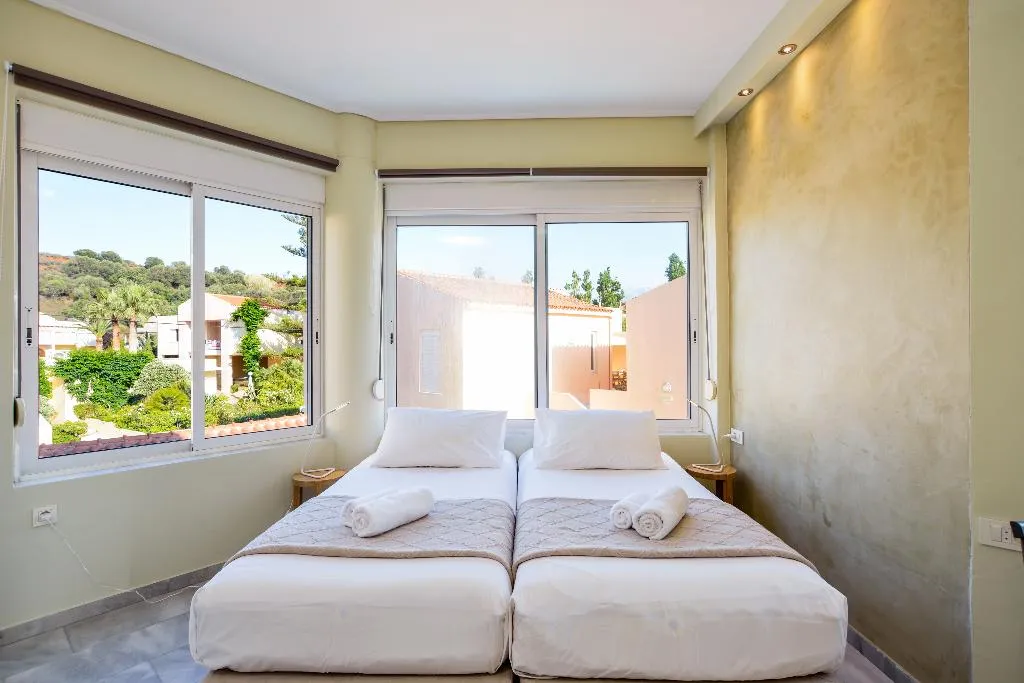 STUDIO POOL VIEW Room, Elma's Dream Apartments, Crete
