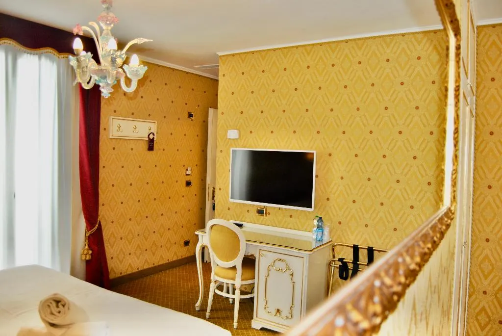 DOUBLE SUPERIOR Room, Gardena, Venice