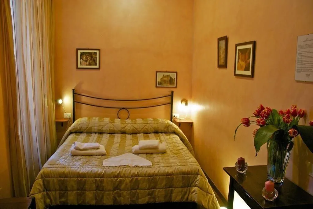 Room, B&B Desiderio di Roma, Naples