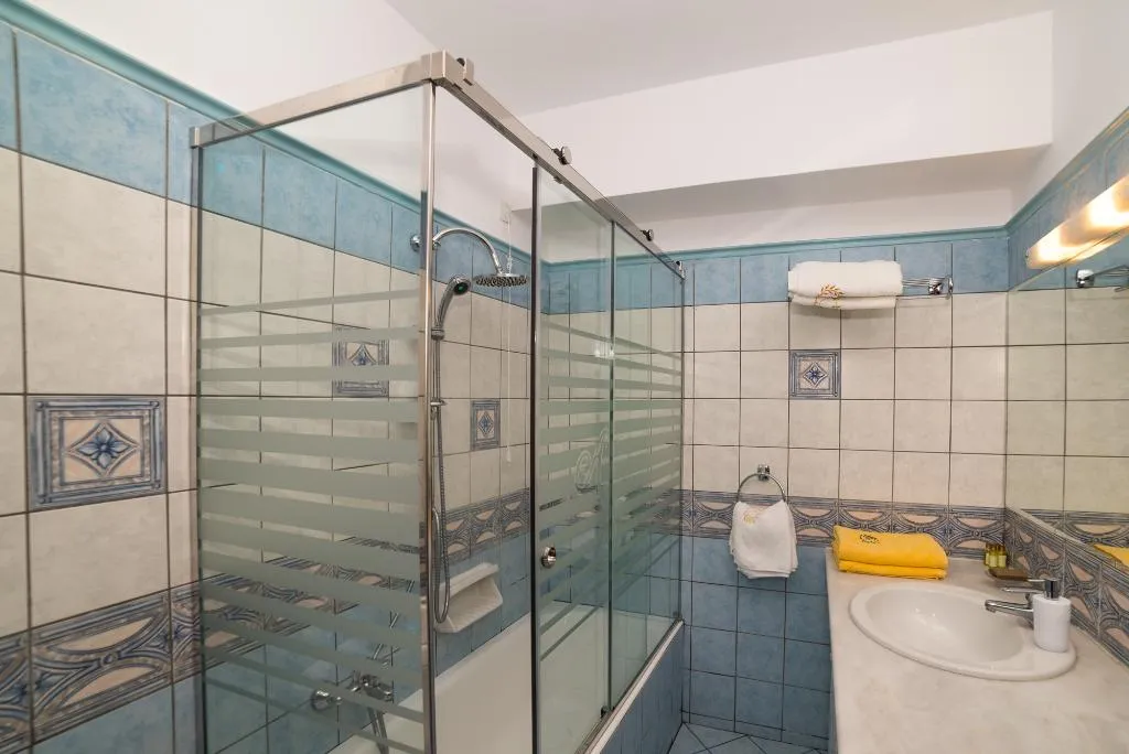 JUNIOR SUITE CAPACITY 3 Room, Andreolas Luxury Suites, Zante
