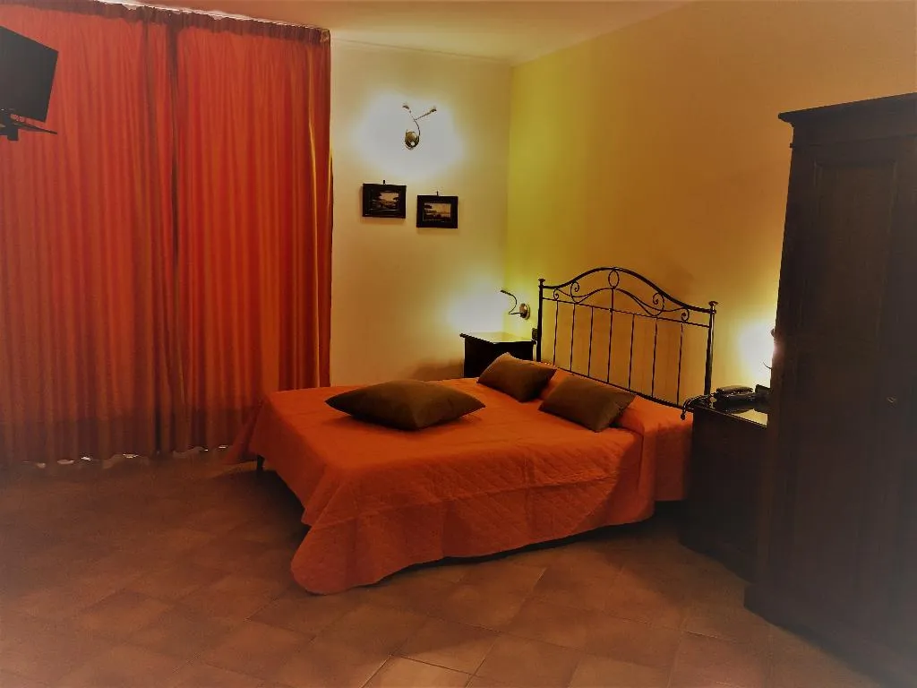 Room, Neapolis, Naples