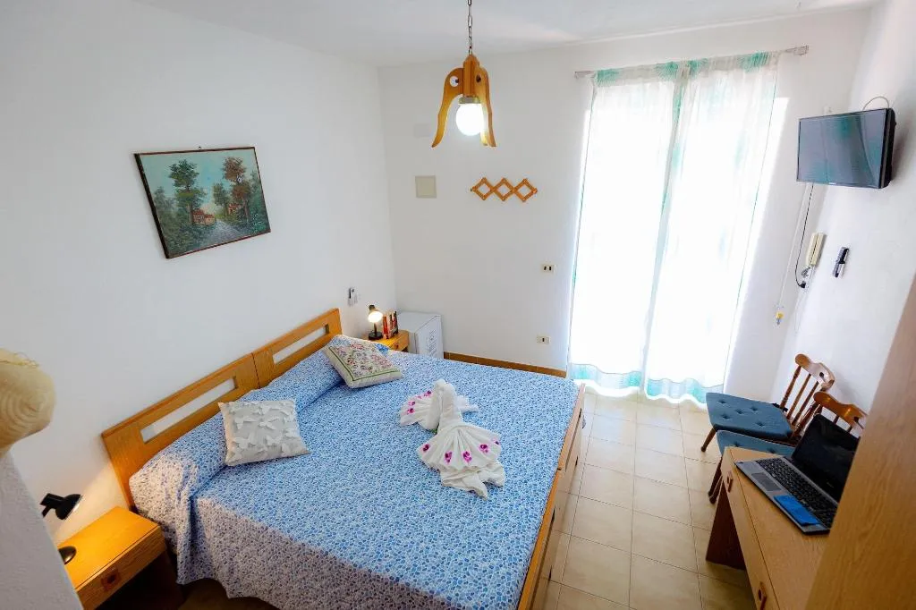 Room, Casa Adolfo, Naples