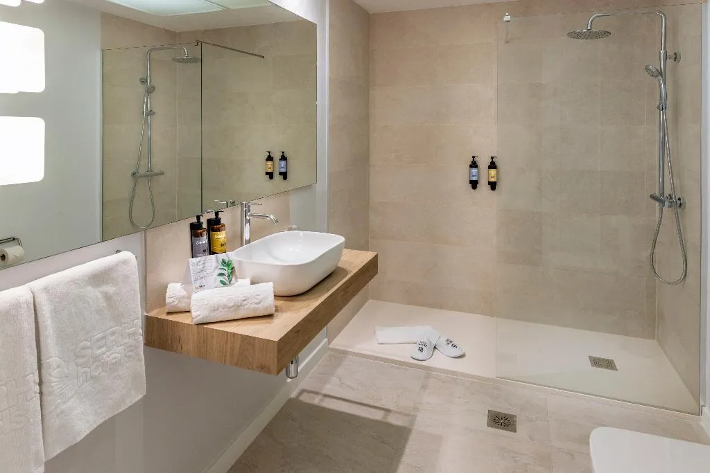 Double or Twin DELUXE WITH BALCONY Room, Serhs Rivoli Rambla, Barcelona