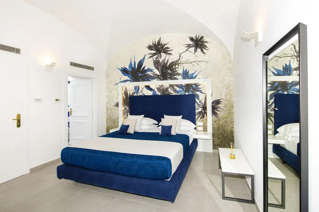 APARTMENT KING SIZE BED Room, Savoia, Naples