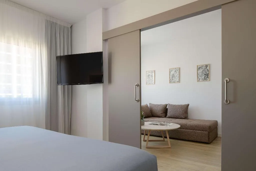 JUNIOR SUITE STANDARD Room, INNSiDE by Meliá Barcelona Apolo, Barcelona
