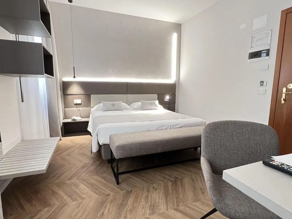 Double or Twin SUPERIOR WITH DOUBLE BED Room, Hotel Al Vivit, Venice