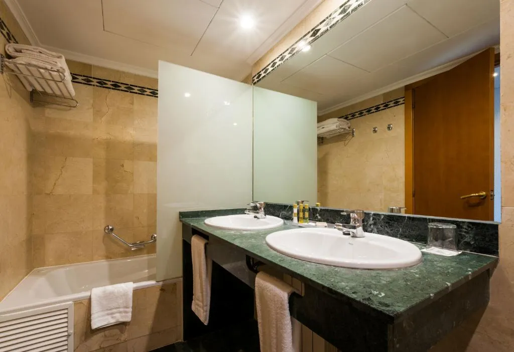 TWIN STANDARD Room, Eurostars Cristal Palace, Barcelona