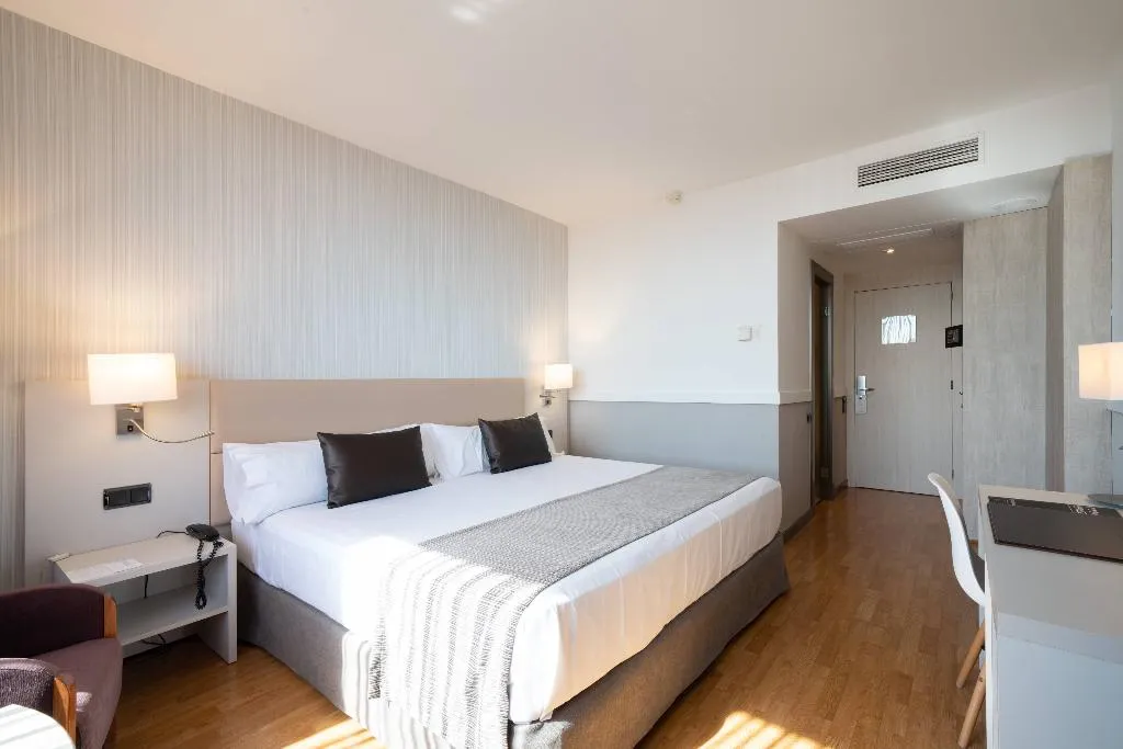 Double or Twin STANDARD Room, Catalonia Gran Hotel Verdi, Barcelona