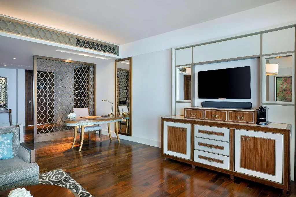 SUITE CLUB Room, Waldorf Astoria Dubai Palm Jumeirah, Dubai