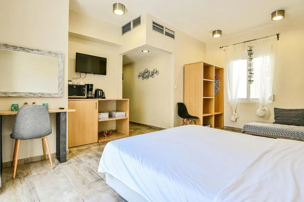 Room, Athens Way Lofts, Athens