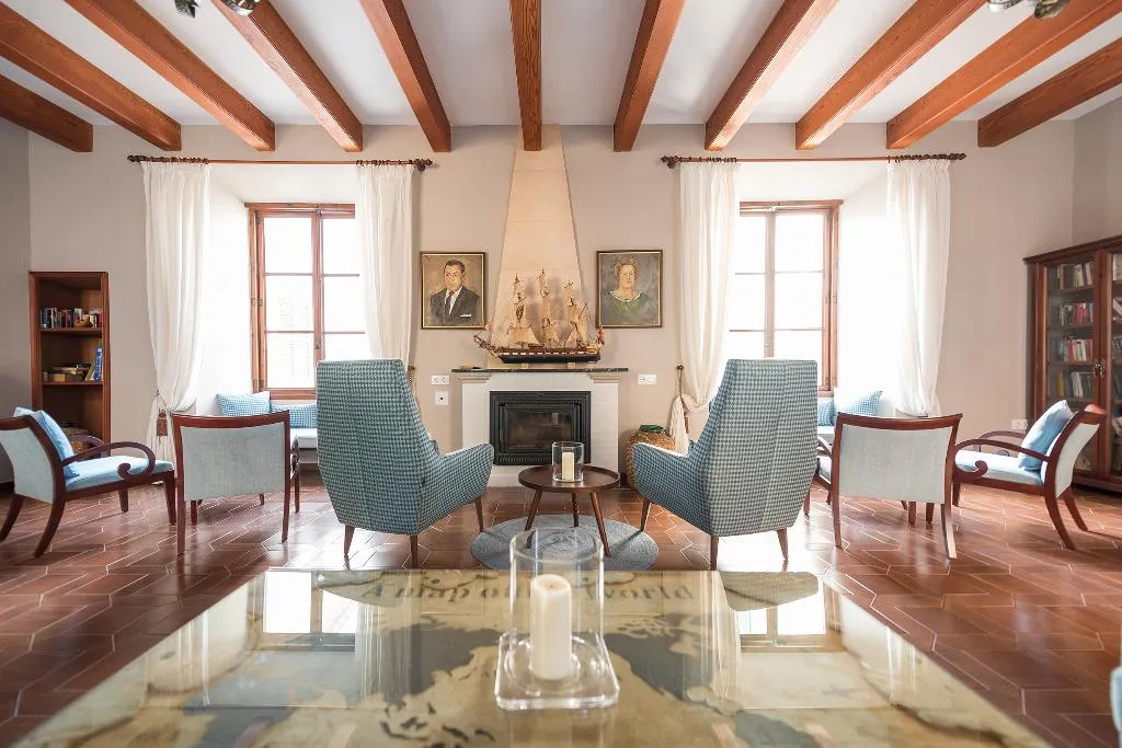 Lobby, Baronia, Majorca
