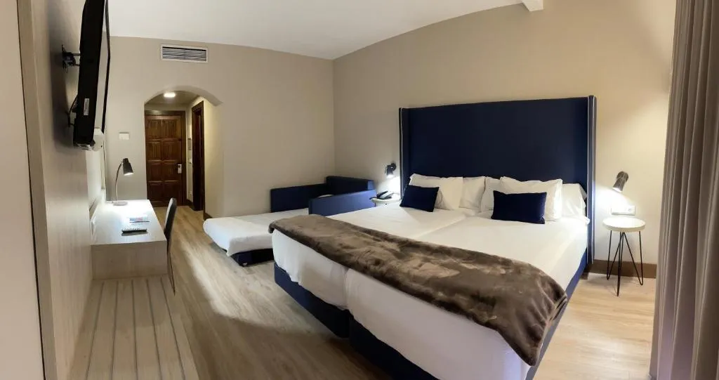 TWIN STANDARD Room, María Cristina Hotel, Madrid