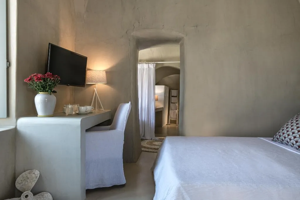 SUITE WITH PRIVATE POOL Room, Mythical Blue Luxury Suites, Santorini