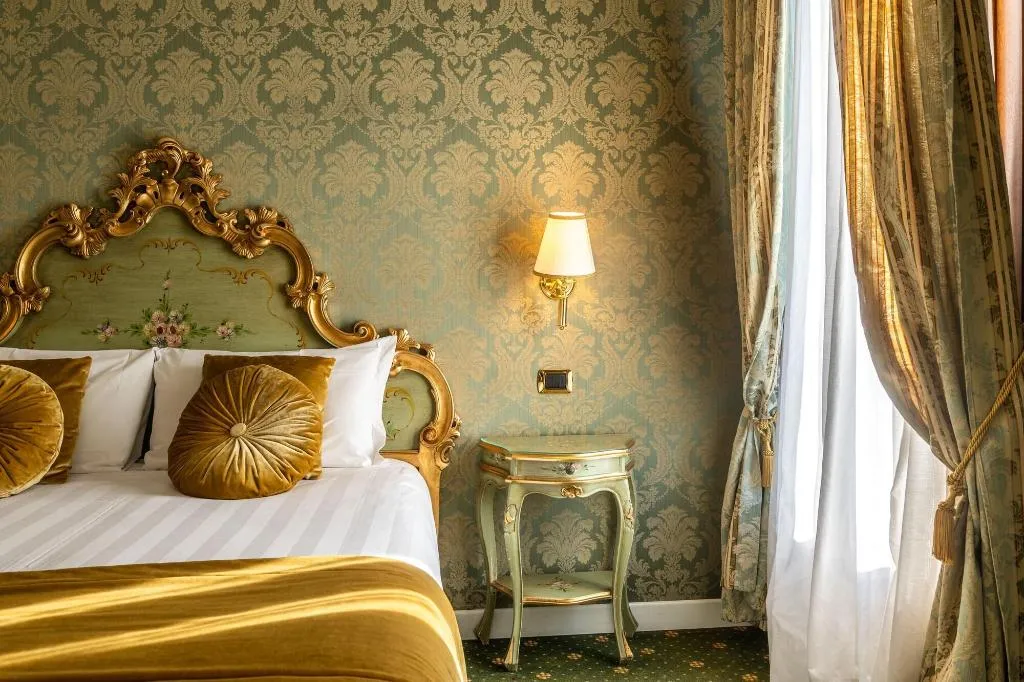 Room, A Tribute To Music, Venice