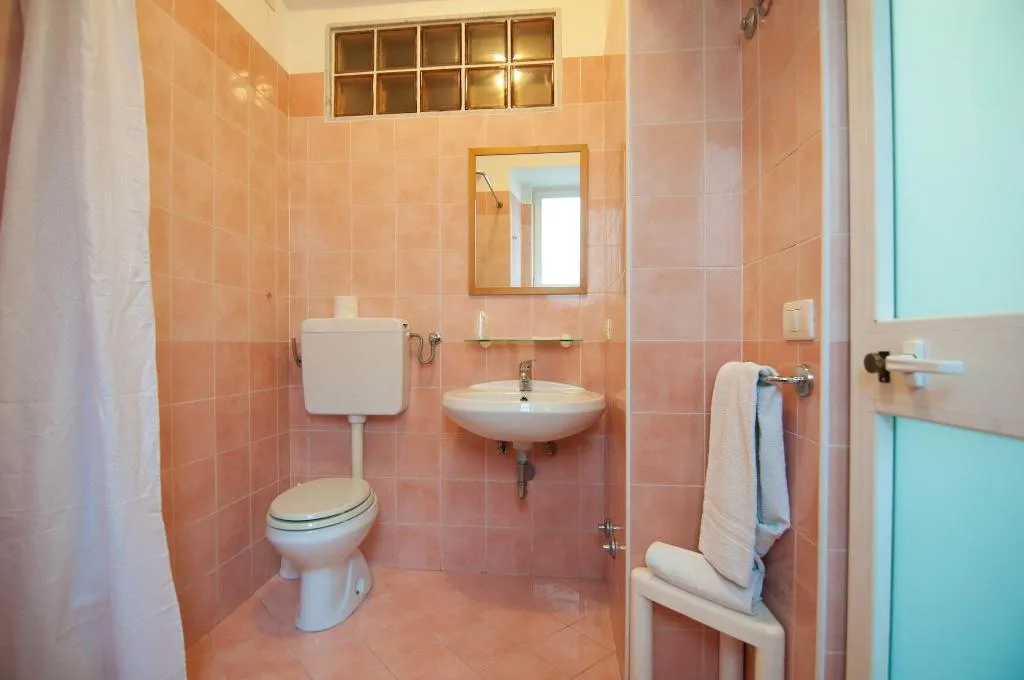 Room, Albergo Macrì, Naples