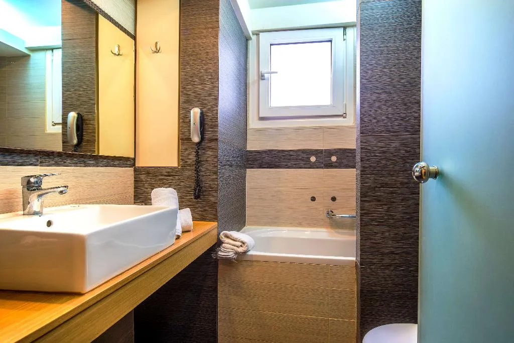 FAMILY ROOM STANDARD Room, Capsis Astoria Heraklion, Crete