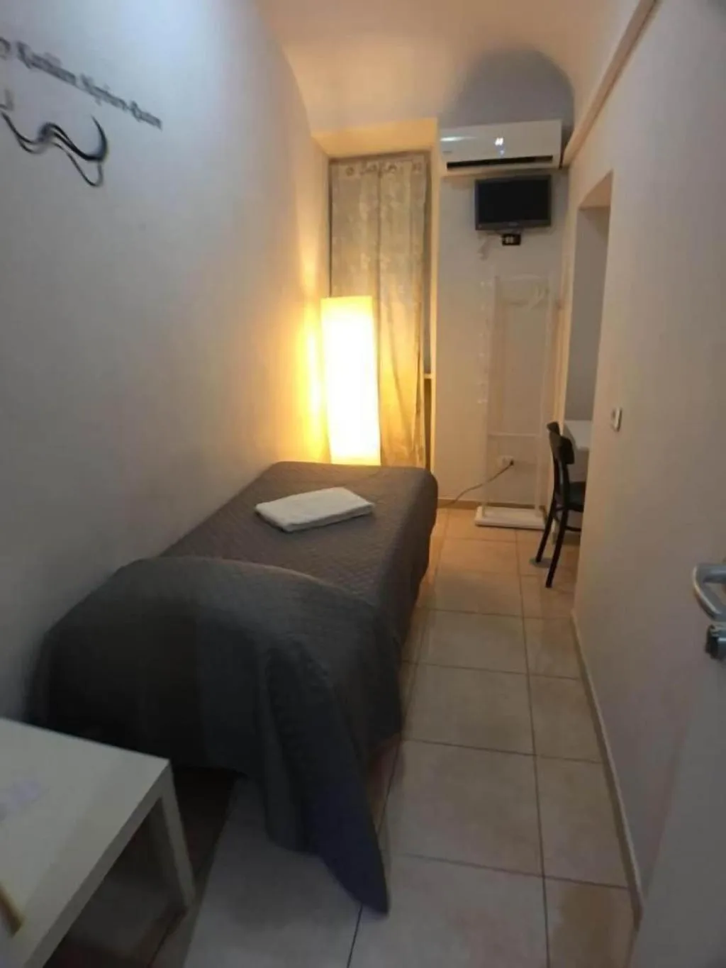 Room, Babyface, Naples