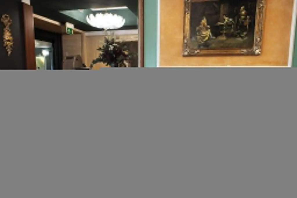 Lobby, Santa Barbara, Milan