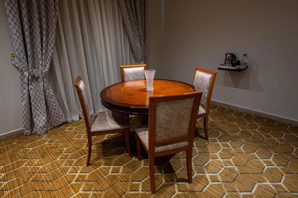 SUITE DELUXE EXECUTIVE Room, Triumph Plaza Hotel, Cairo