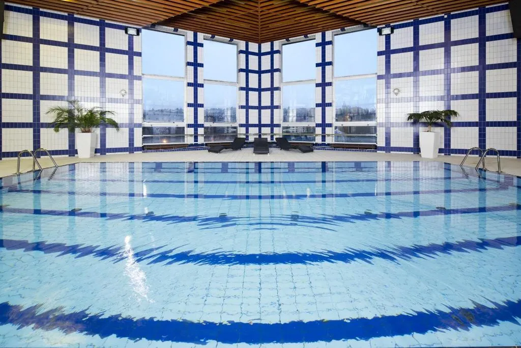 Pool, Orea Hotel Pyramida, Prague