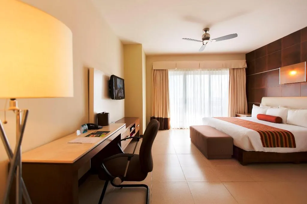 DOUBLE KING SIZE BED Room, Krystal Urban Cancún & Beach Club, Cancun Area
