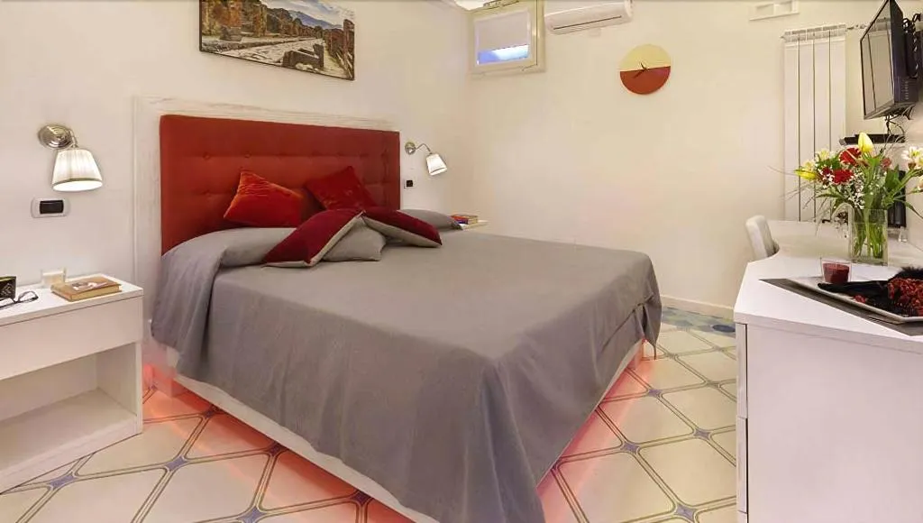 Room, B B Sorrento Central, Naples