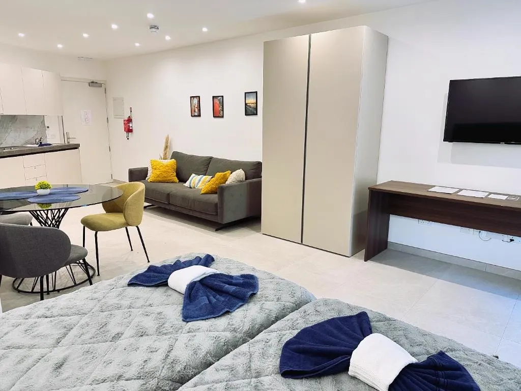 APARTMENT WITH BALCONY Room, The Central Guesthouse, Malta