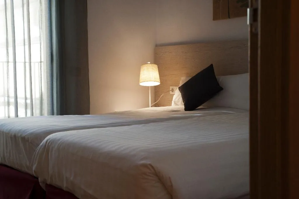 APARTMENT TWO BEDROOMS Room, MH Apartments Gracia, Barcelona