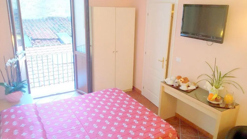 Room, Rita Major, Florence