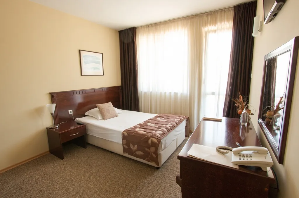 Room, Divesta, Varna