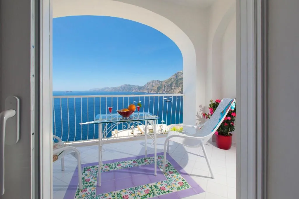 Room, Smeraldo, Naples