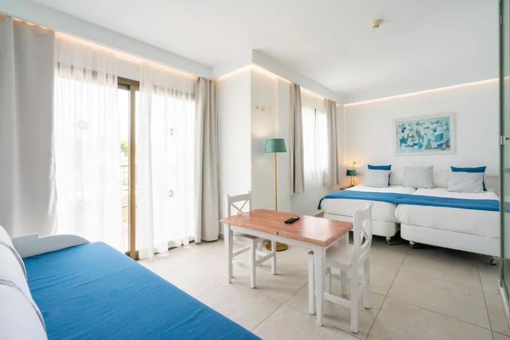 Double or Twin SUPERIOR CAPACITY 4 Room, Guya Wave, Majorca