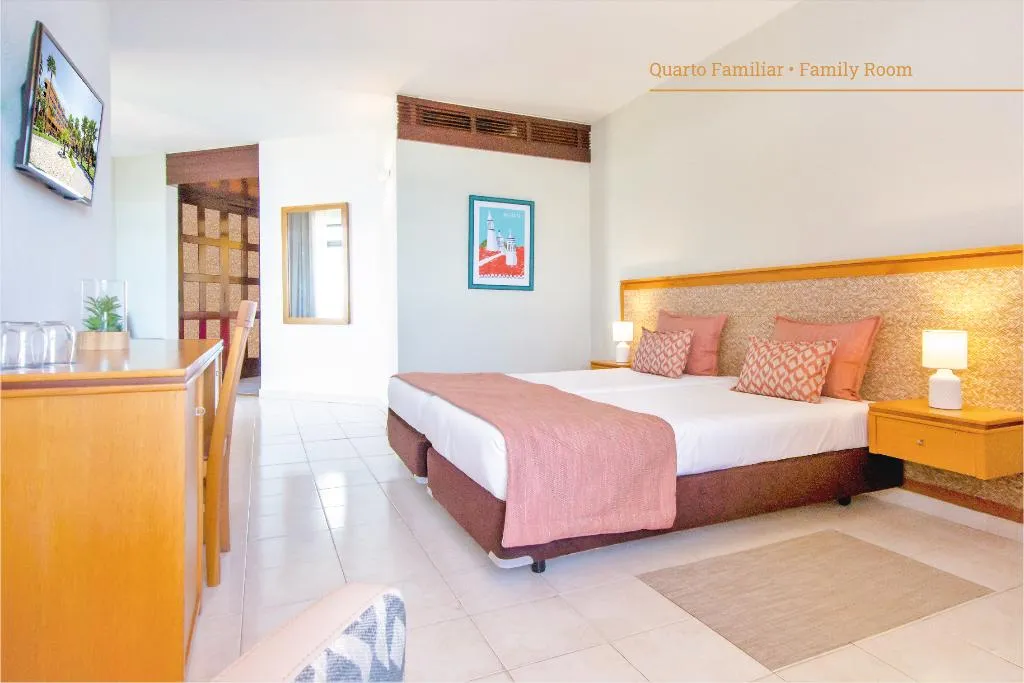QUADRUPLE STANDARD Room, Auramar Beach Resort, Algarve