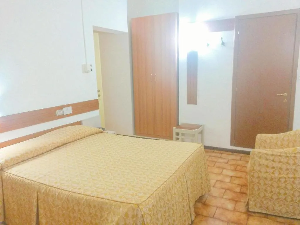 Room, Piccolo Hotel, Milan