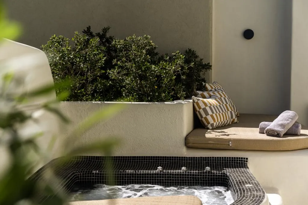 JUNIOR SUITE WITH JACUZZI Room, Aeon Suites by Mr and Mrs White, Santorini