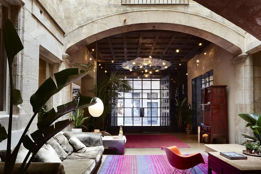 Lobby, Neri, Barcelona
