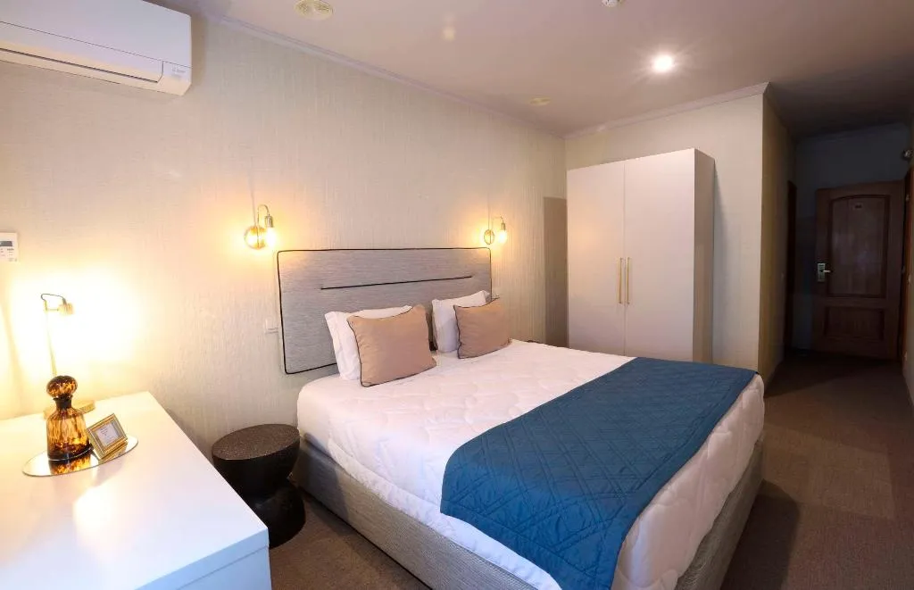 Room, America, Porto