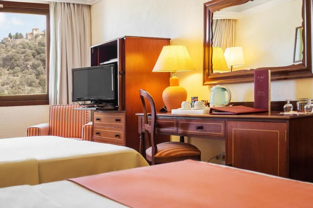 FAMILY ROOM THREE BEDS Room, Es Moli, Majorca