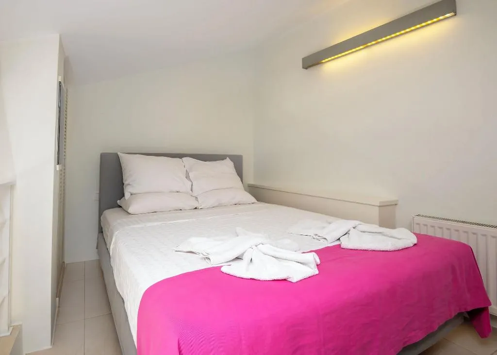 Room, Vivian Art Apartments, Crete