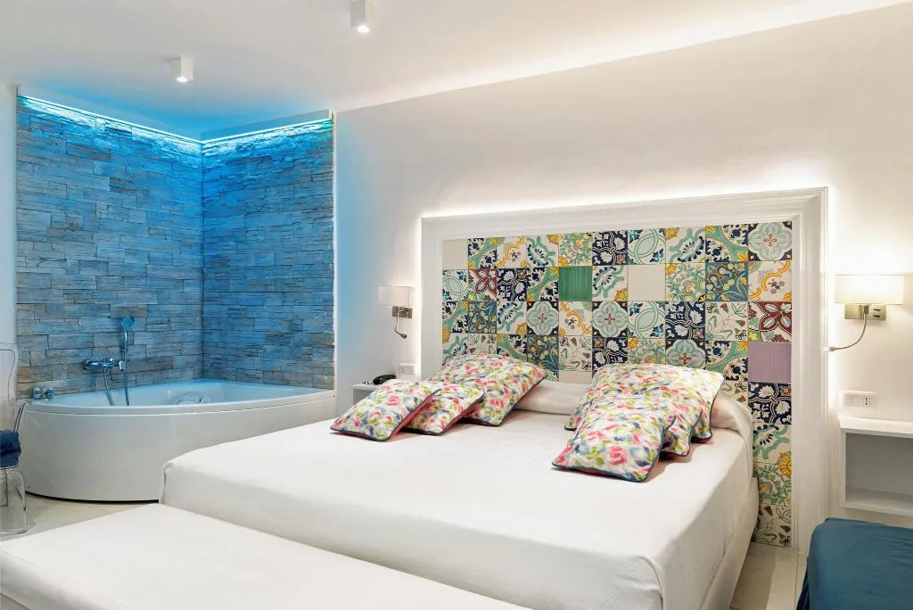 DOUBLE DELUXE CITY VIEW Room, Amalfi, Naples