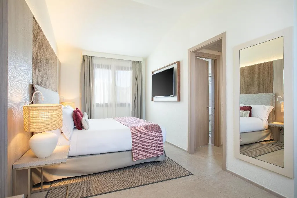 DOUBLE DELUXE KING BED Room, Mangia's Santa Teresa Sardinia, Curio Collection, Olbia