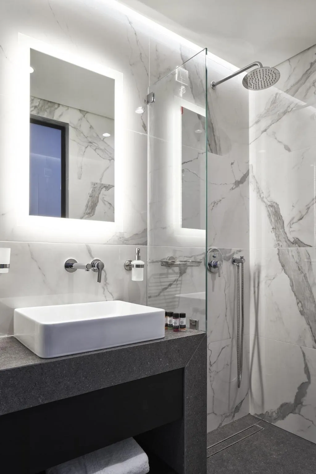 Room, NLH Monastiraki, Athens