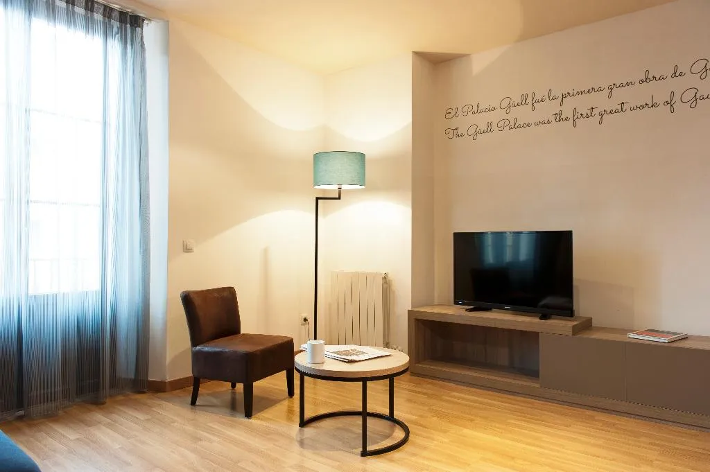 APARTMENT CAPACITY 2 TWO BEDROOMS Room, MH Apartments Ramblas, Barcelona
