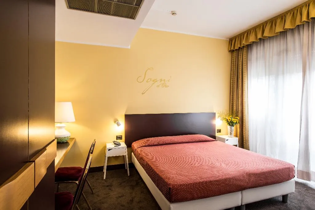 DOUBLE STANDARD Room, Mirage, Florence