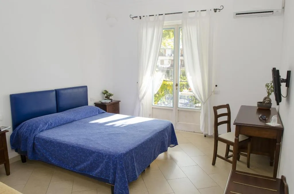 DOUBLE STANDARD Room, Il Pertuso, Naples