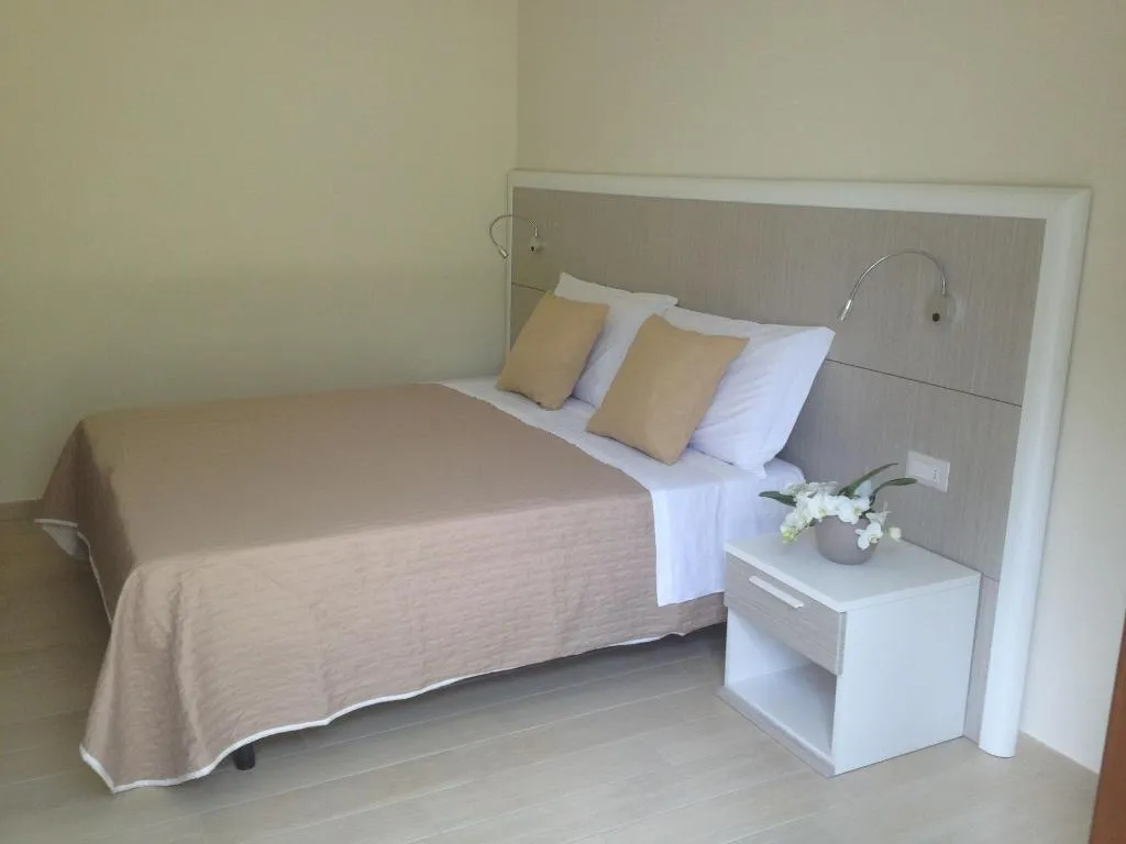 Room, Giardino Sorrentino, Naples