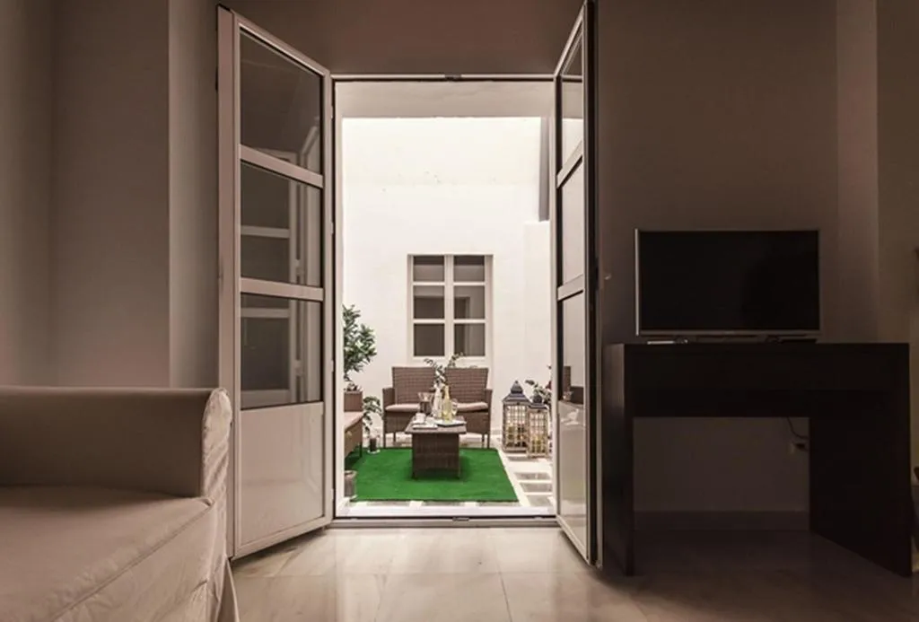 Room, Luces De Catedral, Costa Blanca