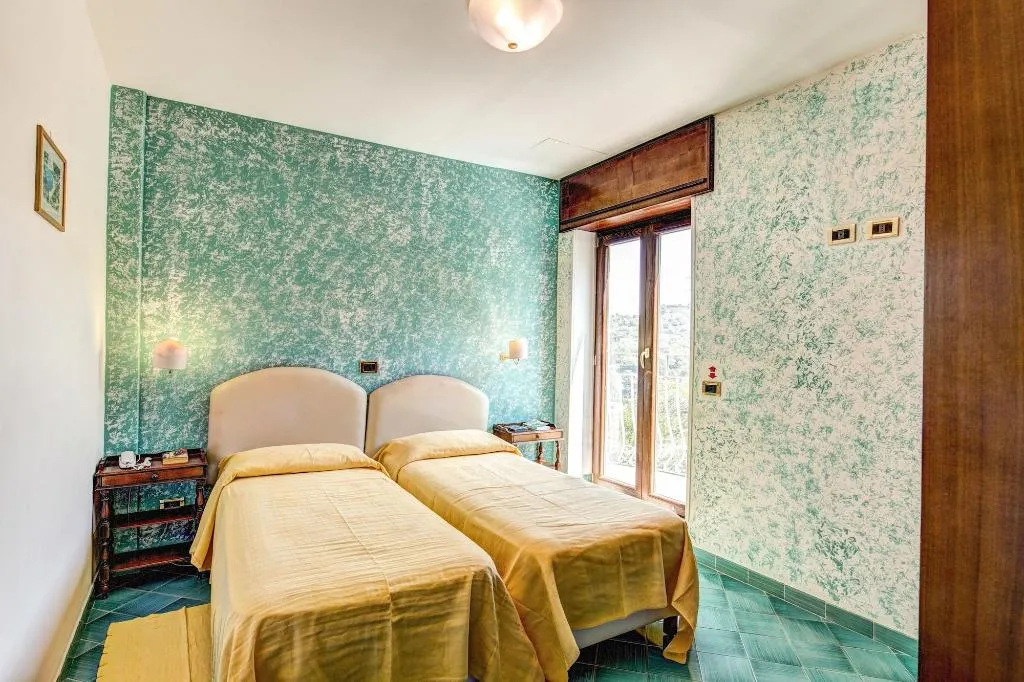 Room, Grand Hotel Hermitage & Villa Romita, Naples