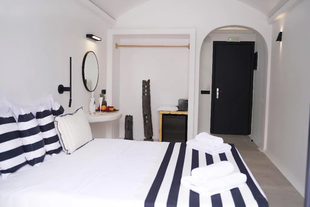 Double or Twin DELUXE SEA VIEW Room, King'S Suites, Santorini