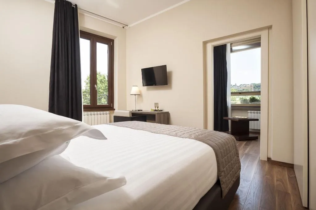 Room, Window On Rome, Rome